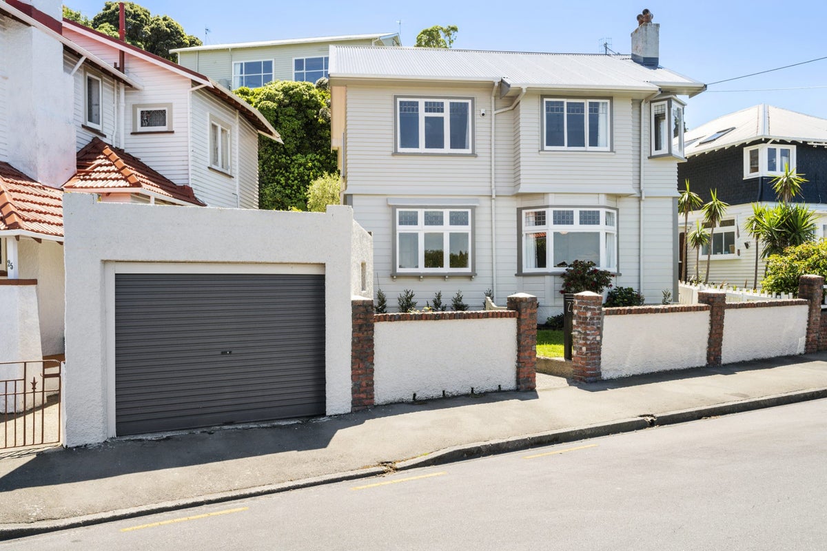 27 Kainui Road, Hataitai, Wellington - Carousel 1