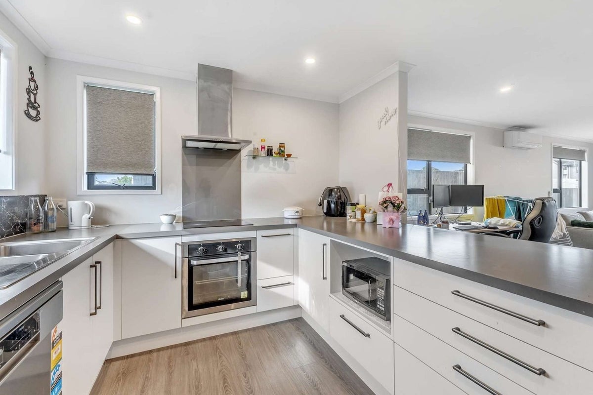 27 Discovery Place, Marfell, New Plymouth - Carousel 2