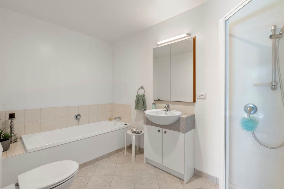 2/1 Esmonde Road, Takapuna, Auckland - Carousel 21