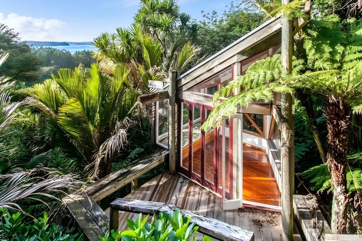 40 Otitori Bay Road, Titirangi, Auckland - Carousel 1