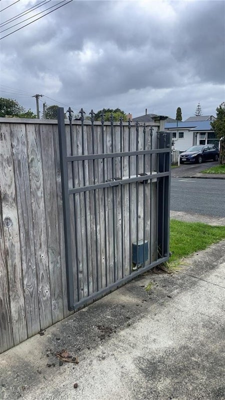1/2 Renata Crescent, Te Atatu Peninsula, Auckland - Carousel 2