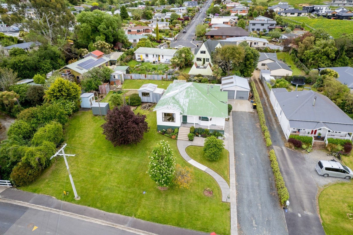11 Hugh Street, Sawyers Bay, Port Chalmers - Carousel 24