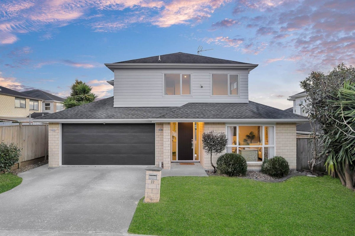 32 Castlederg Drive, Flat Bush, Manukau City, Auckland - Carousel 1