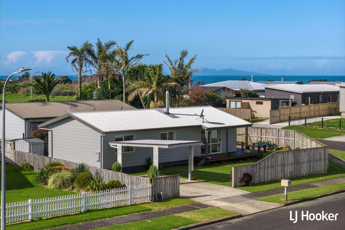 5A Adela Stewart Drive, Athenree, Waihi Beach - Carousel 2