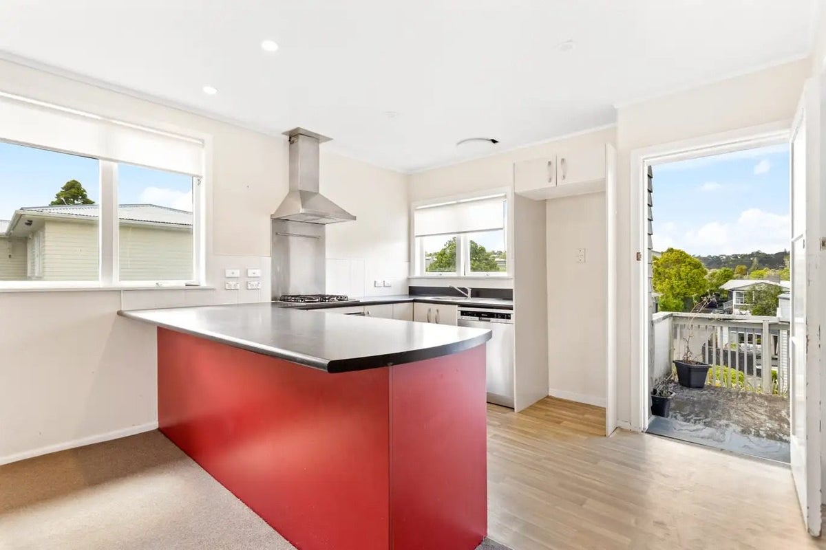 16 Saffron Street, Birkdale, Auckland - Carousel 2