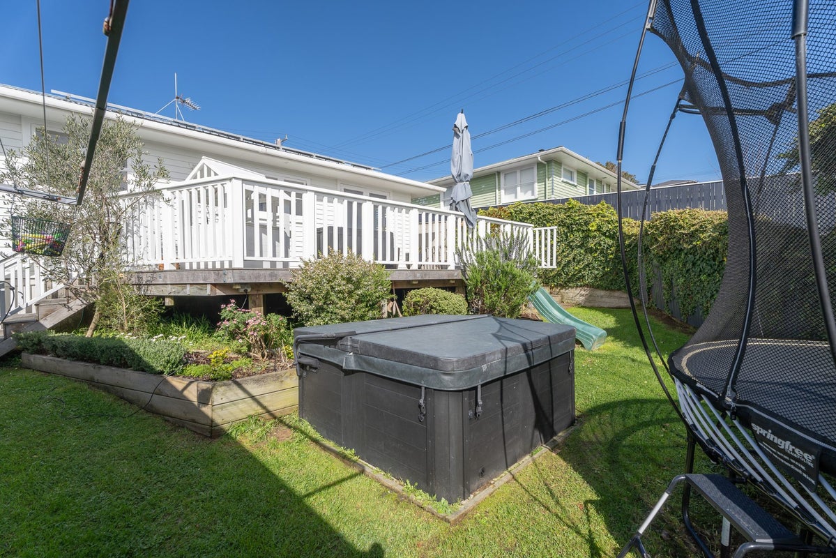 33 Beazley Avenue, Paparangi, Wellington - Carousel 12
