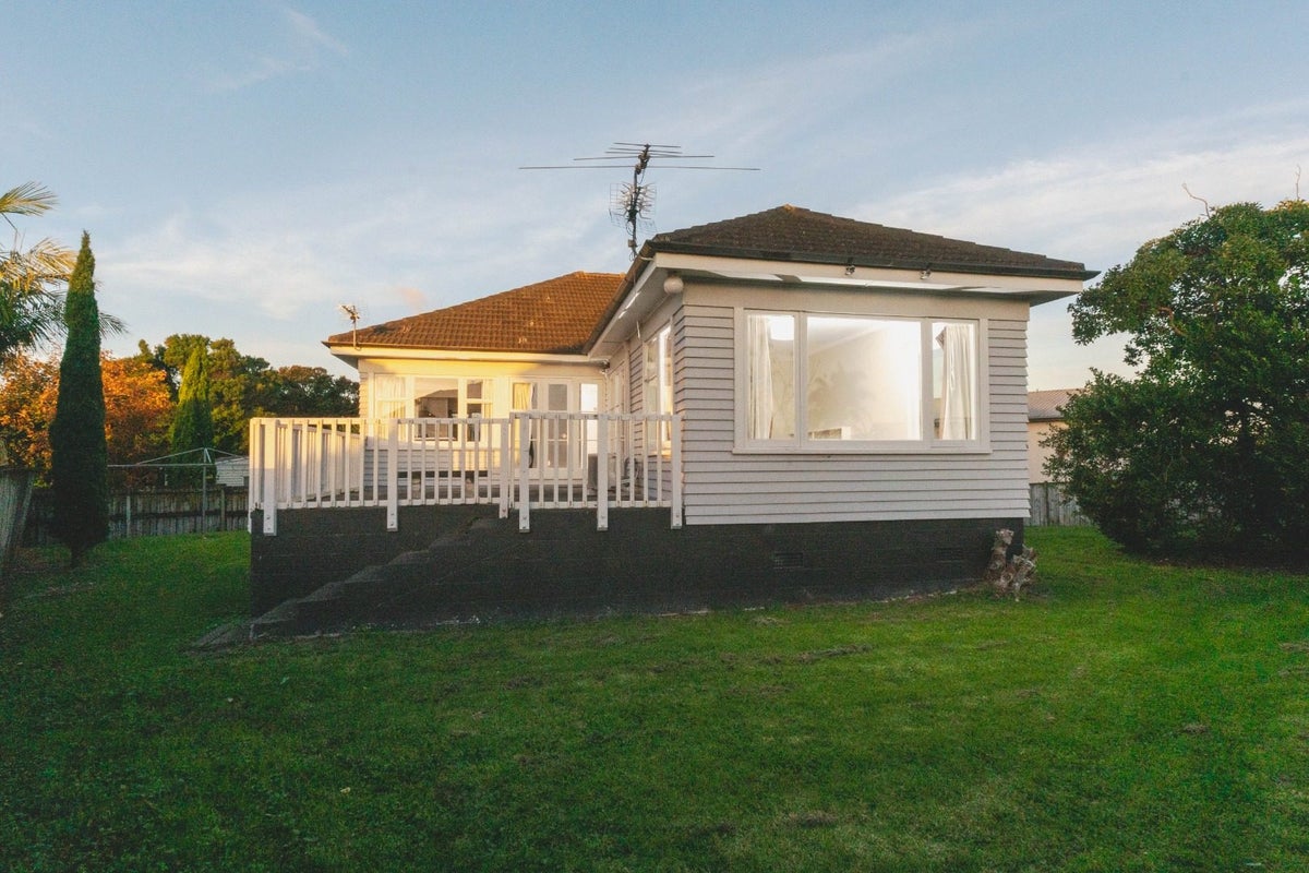 57B Redoubt Road, Goodwood Heights, Auckland - Carousel 2