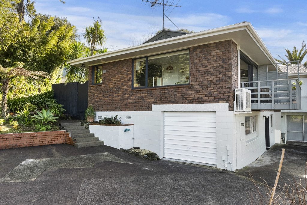 1/12 Impala Place, Hillsborough, Auckland - Carousel 1