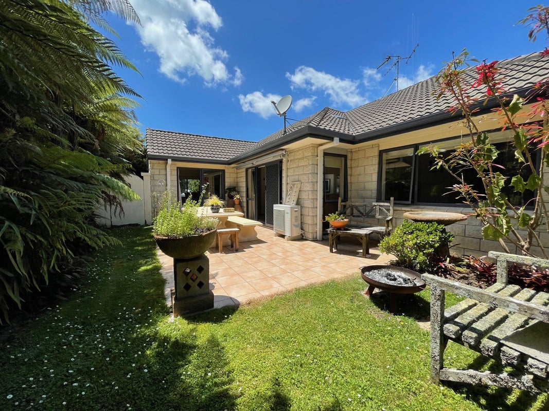 6 Guildford Place, Bethlehem, Tauranga - Carousel 1