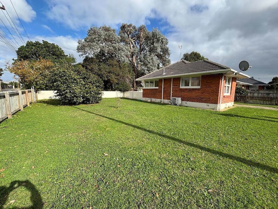 1/149 Shakespeare Road, Milford, Auckland - Carousel 1