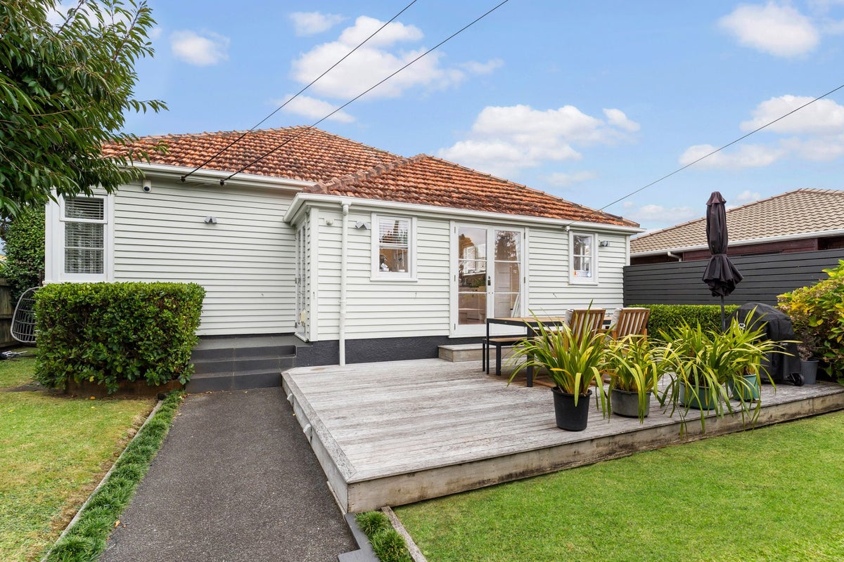 47 Alverston Street, Waterview, Auckland - Carousel 1