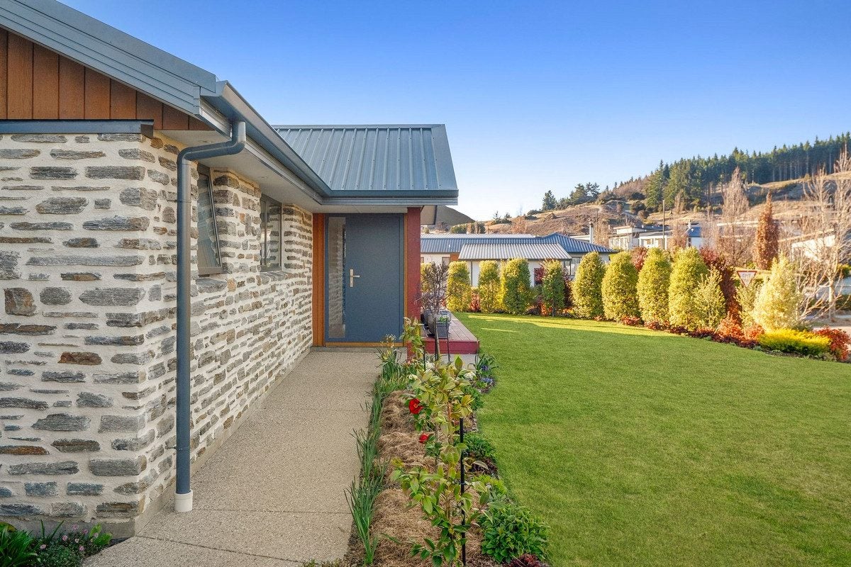 23 Kereru Crescent, Wanaka, Queenstown - Carousel 1