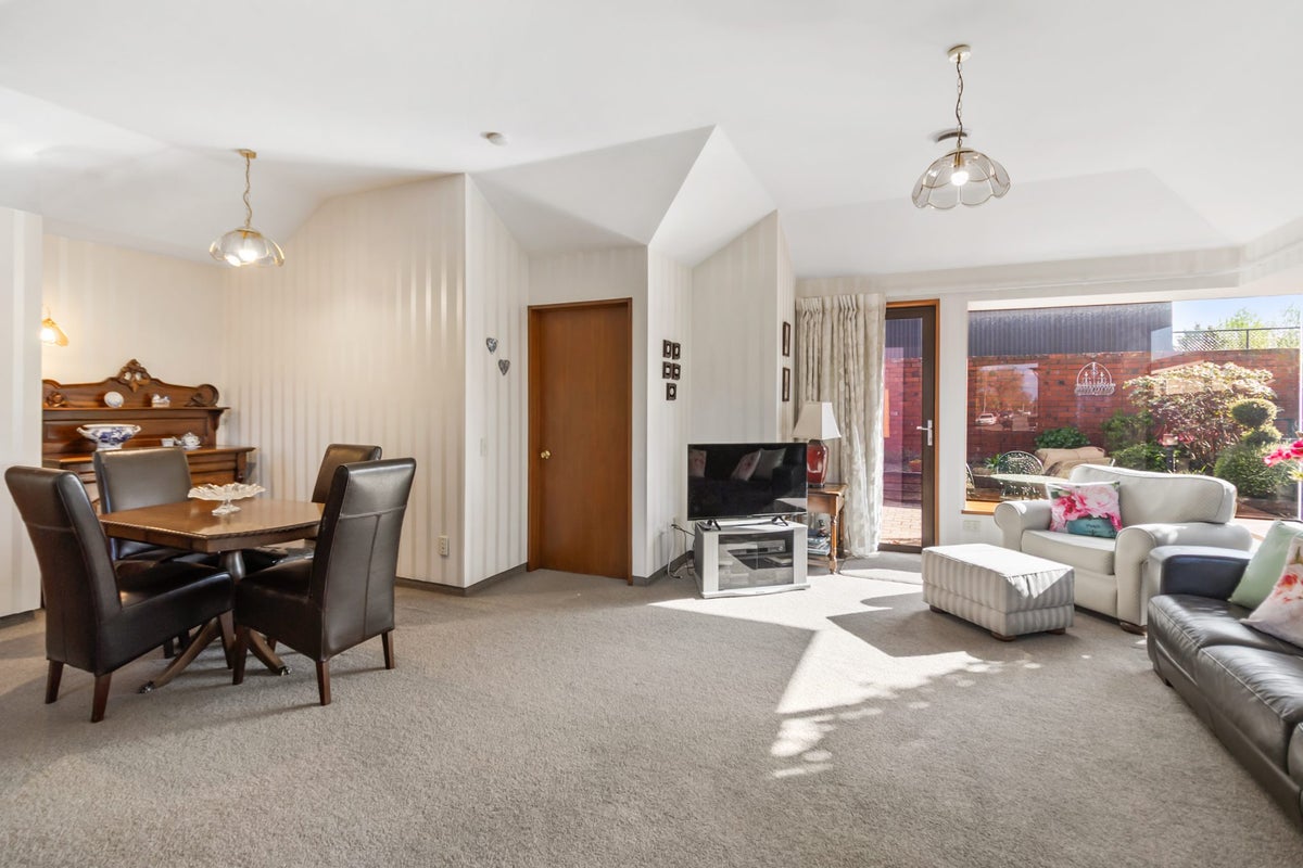 2/18 Selwyn Street, Maori Hill, Timaru - Carousel 2