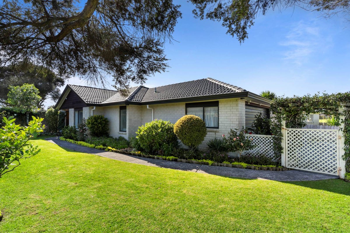 166 Burswood Drive, Burswood, Auckland - Carousel 1