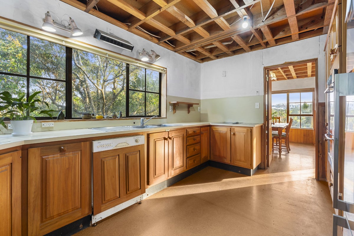 18 Valley Road, Northcote, Auckland - Carousel 2