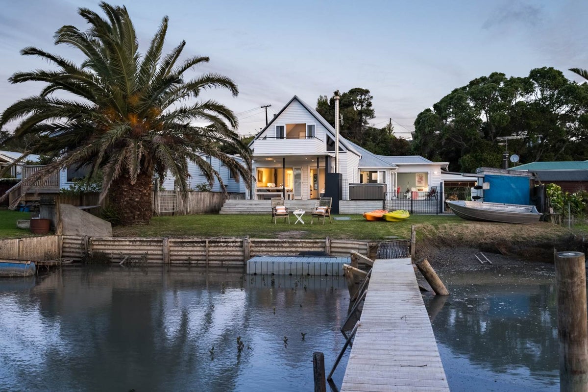 24 The Terrace, Herald Island, Auckland - Carousel 22