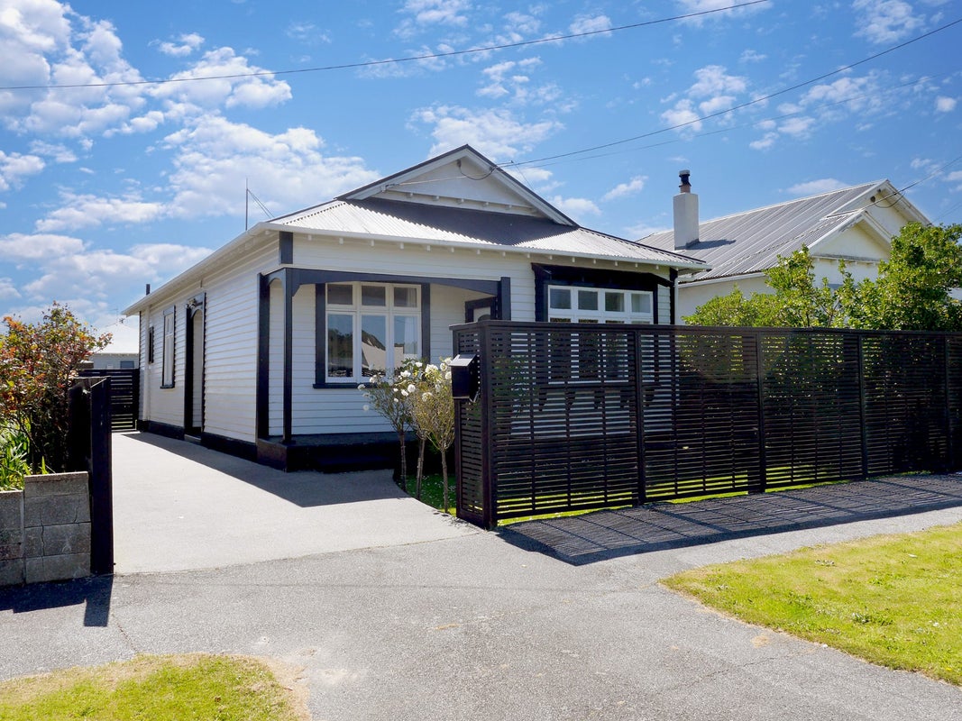 17 Trafalgar Street, Saint Kilda, Dunedin - Carousel 1