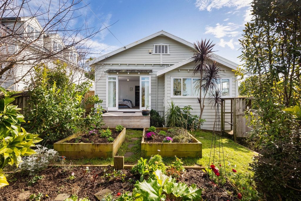 1 Highland Road, Mount Albert, Auckland - Carousel 1