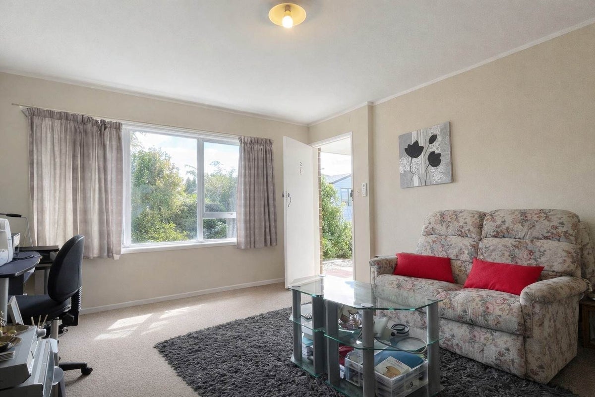 13 Koromiko Street, New Lynn, Auckland - Carousel 2
