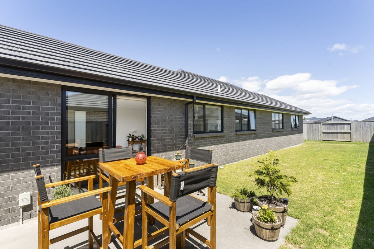 9 Kahotea Place, Papamoa Beach, Papamoa - Carousel 1