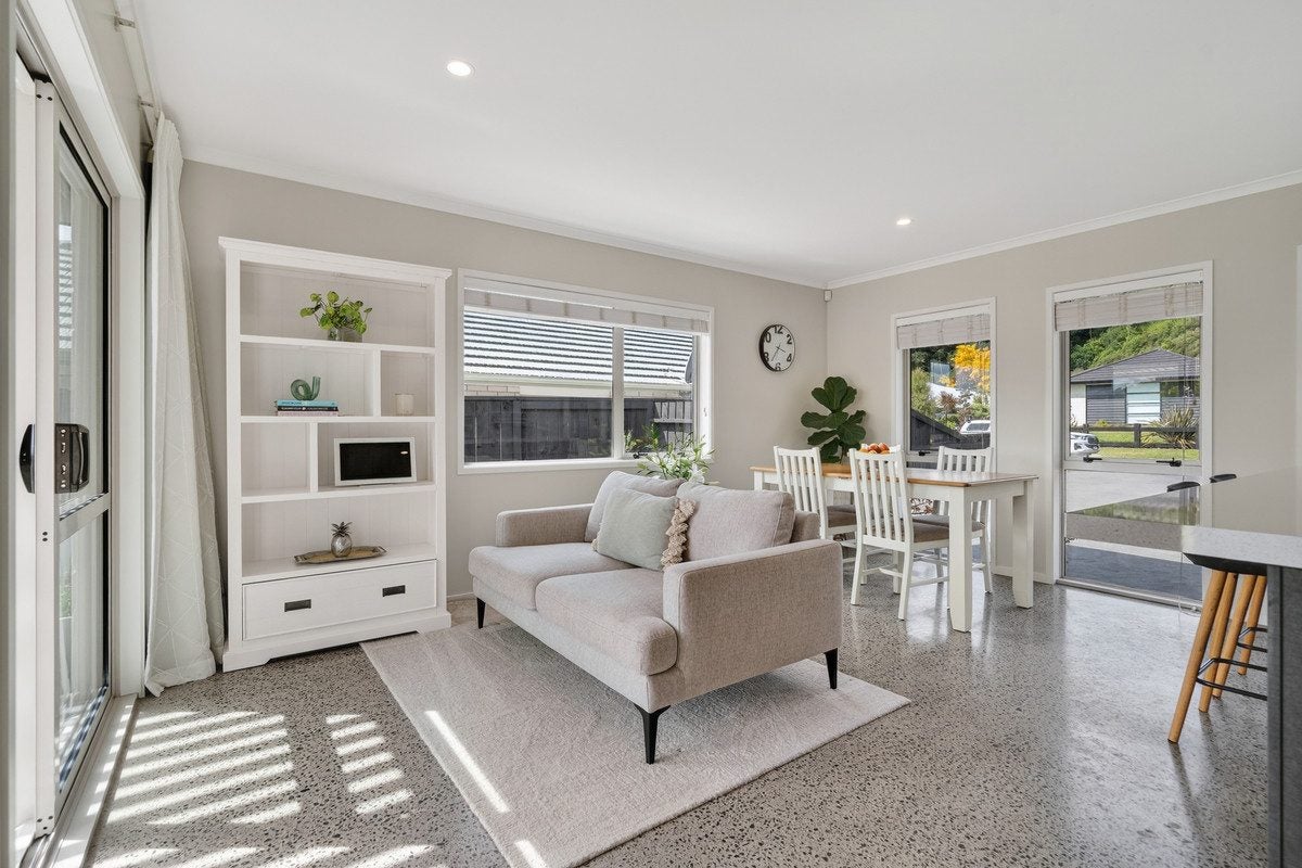 14 Rochfort Crescent, Pyes Pa, Tauranga - Carousel 2