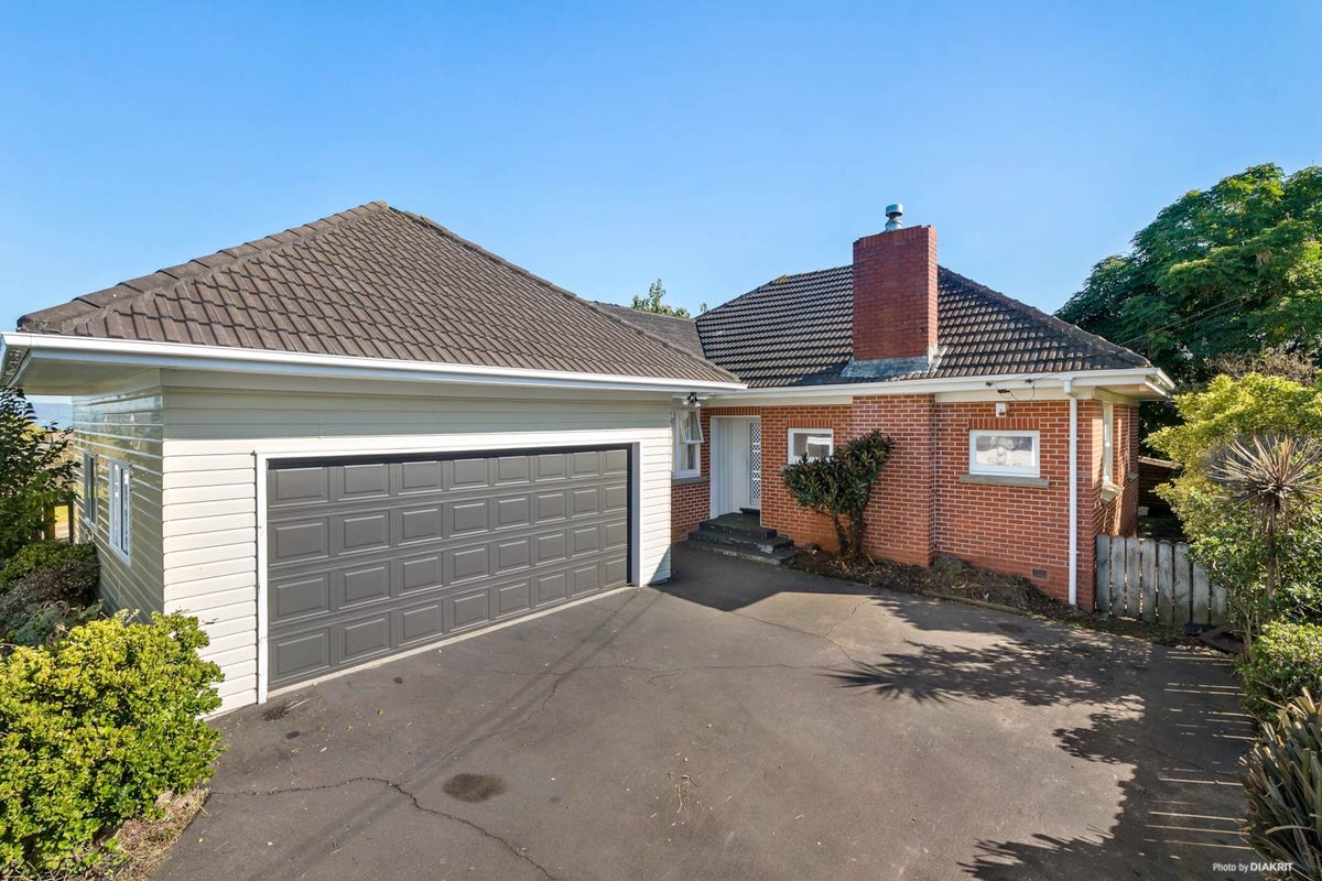 15 Wellesley Road, Mangere Bridge, Auckland - Carousel 1