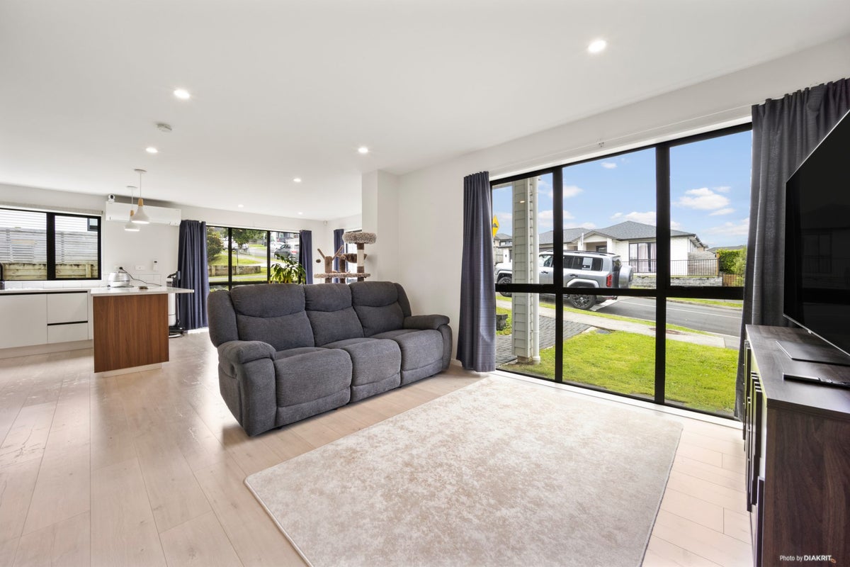 21 Mamuku Drive, Massey, Auckland - Carousel 17