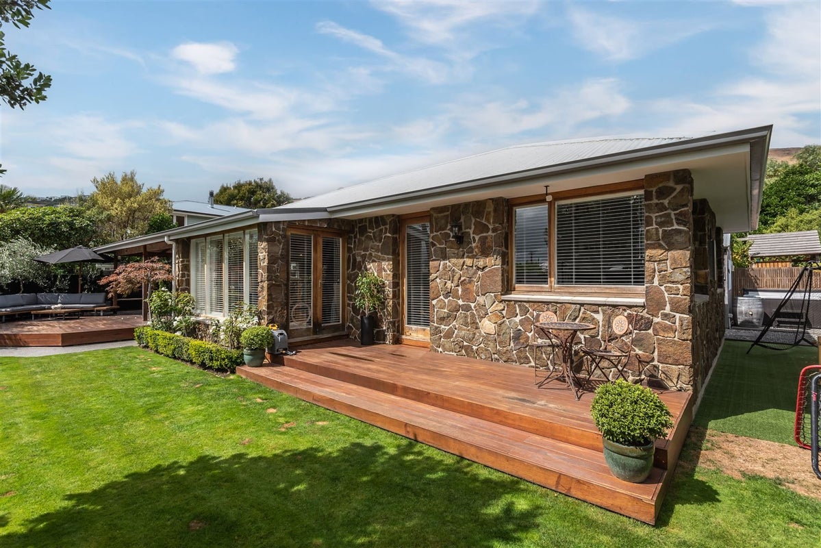10 Duncan Street, Sumner, Christchurch - Carousel 1