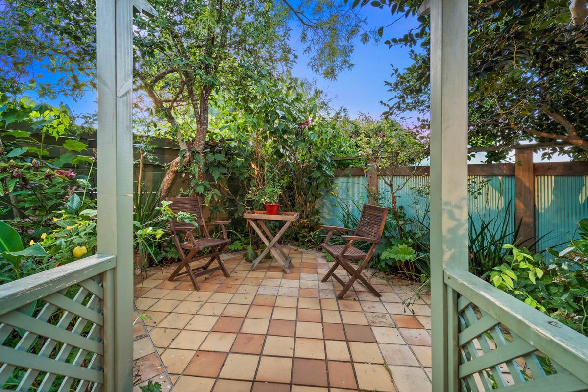 2/7 Otakau Road, Milford, Auckland - Carousel 22