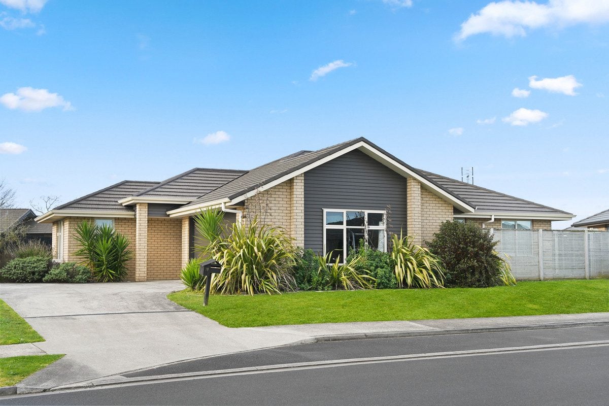 19 Ladeira Place, Fitzroy, Hamilton - Carousel 1