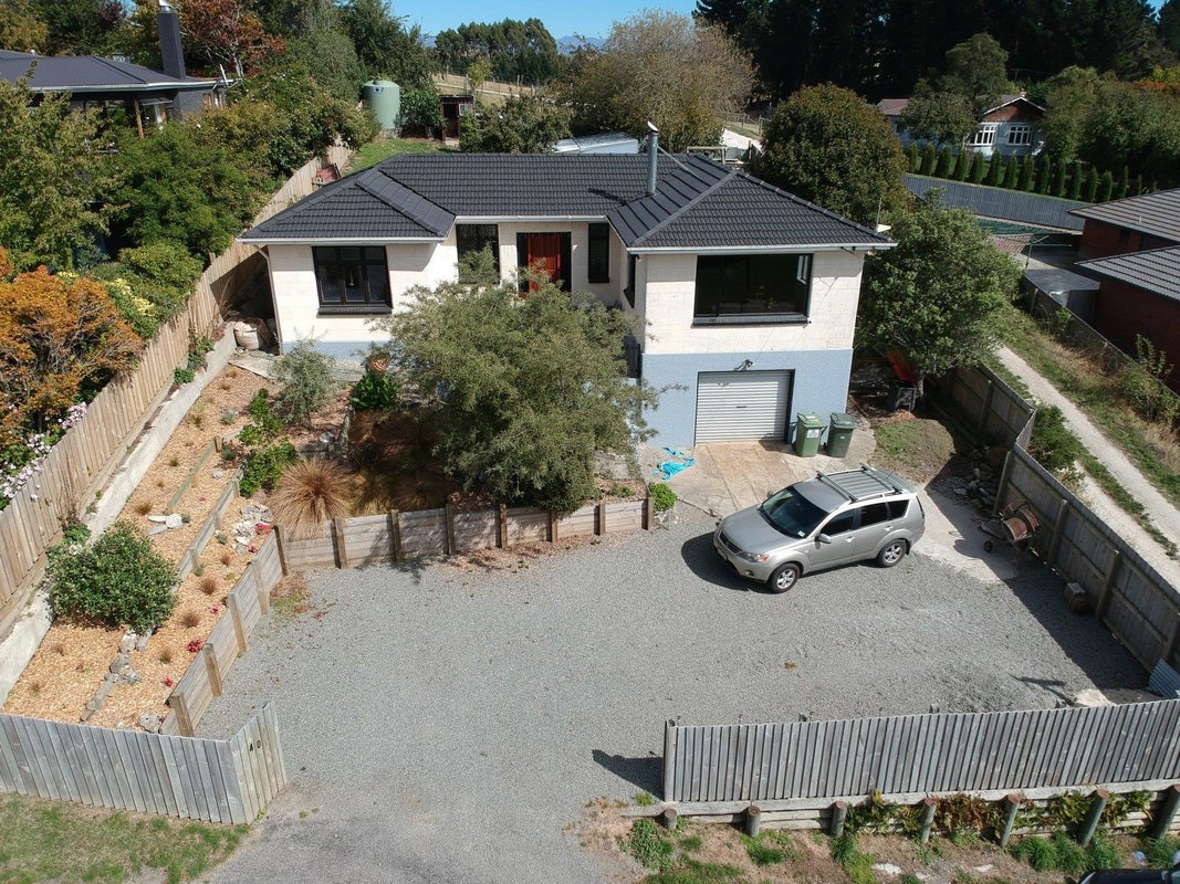 40 Maudes Road, Deborah - Carousel 1