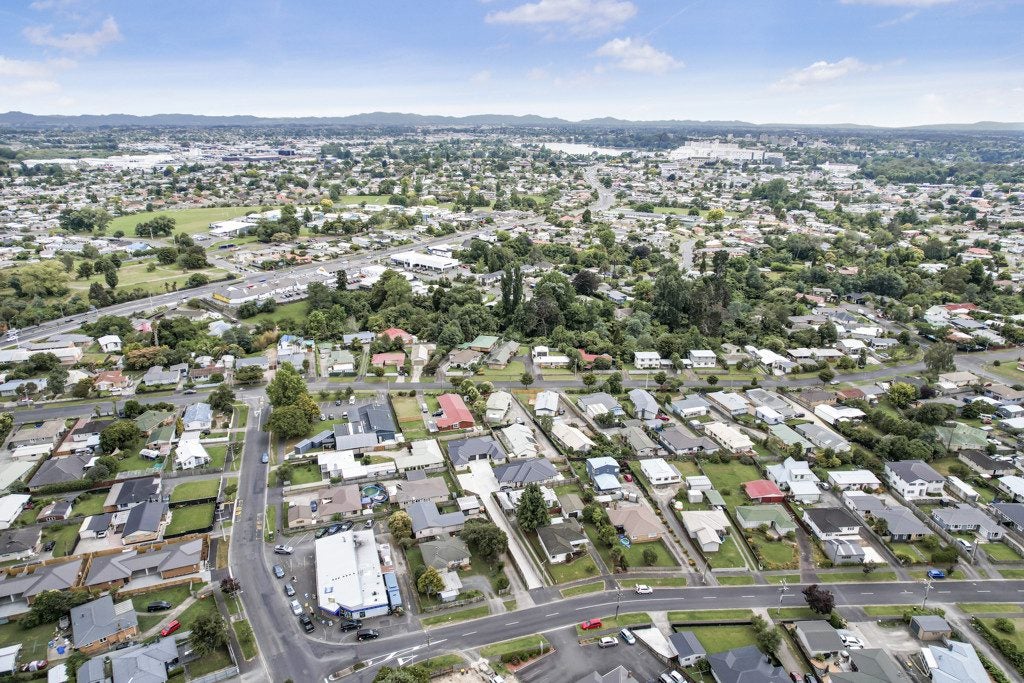 7 Bruce Avenue, Glenview, Hamilton - Carousel 15