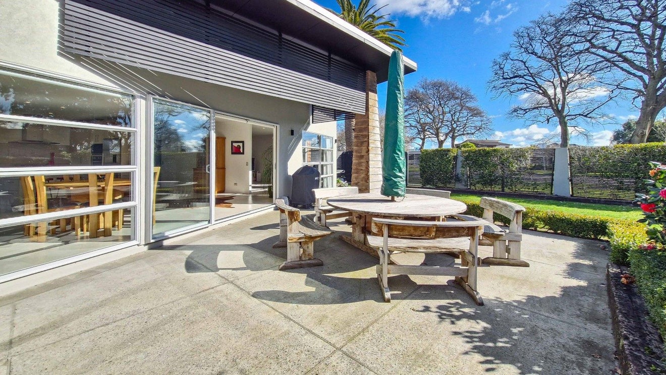 6 The Oaks, Awapuni, Palmerston North - Carousel 23