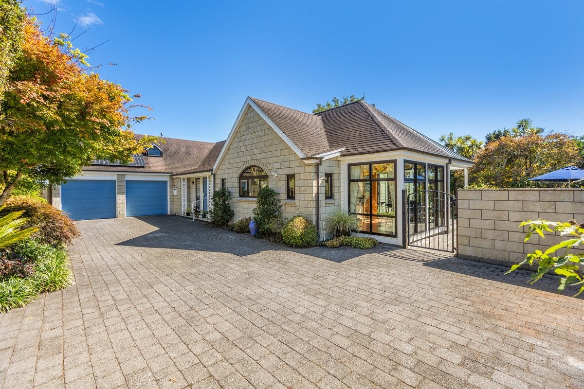 12A Tamati Place, Merrilands, New Plymouth - Carousel 1