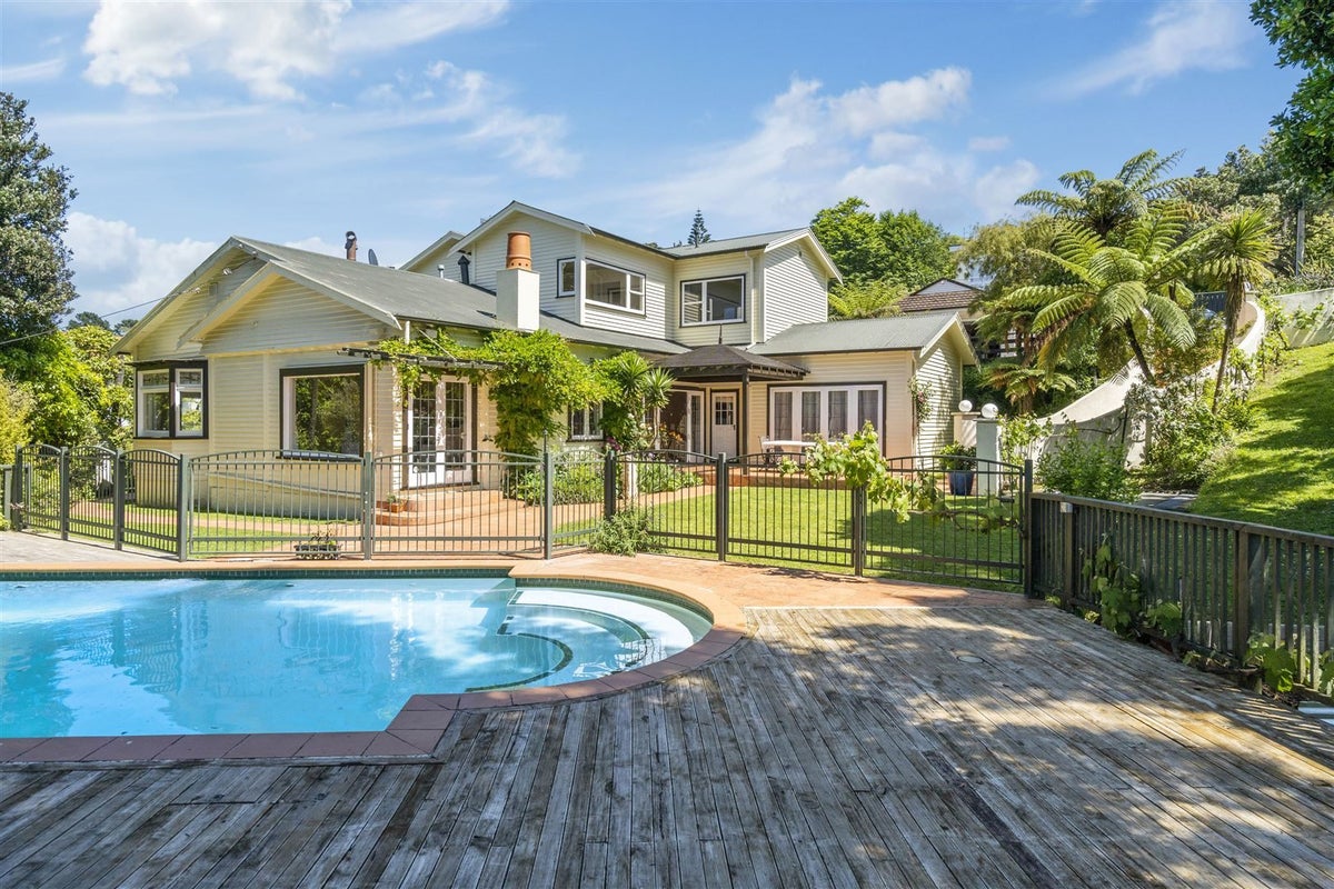25 Tirohanga Road, Tirohanga, Lower Hutt - Carousel 1