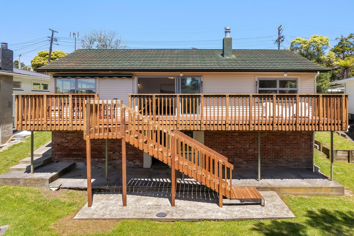 10 Weldene Avenue, Glenfield, Auckland - Carousel 1