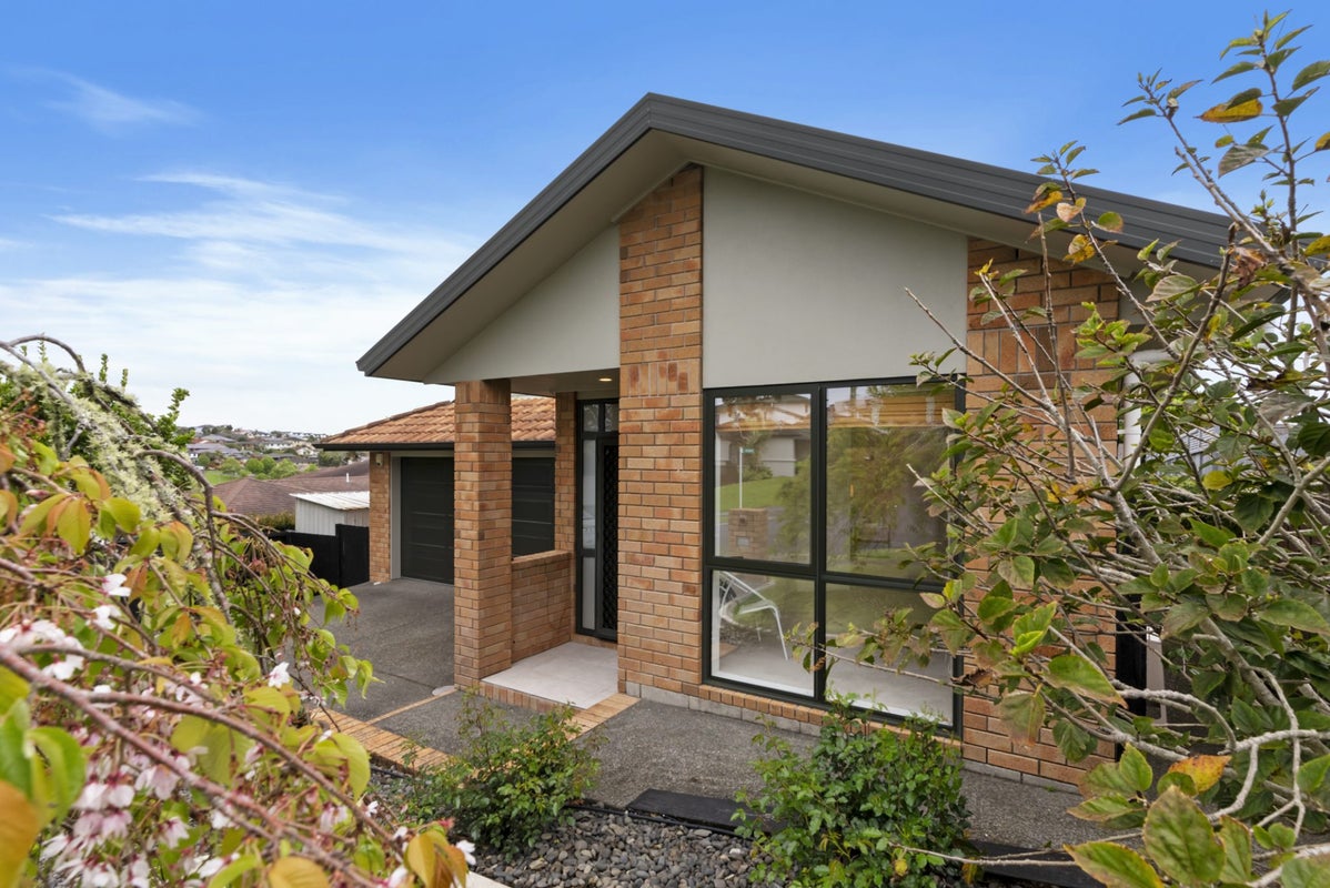 20 Rising Parade, Fairview Heights, Auckland - Carousel 1