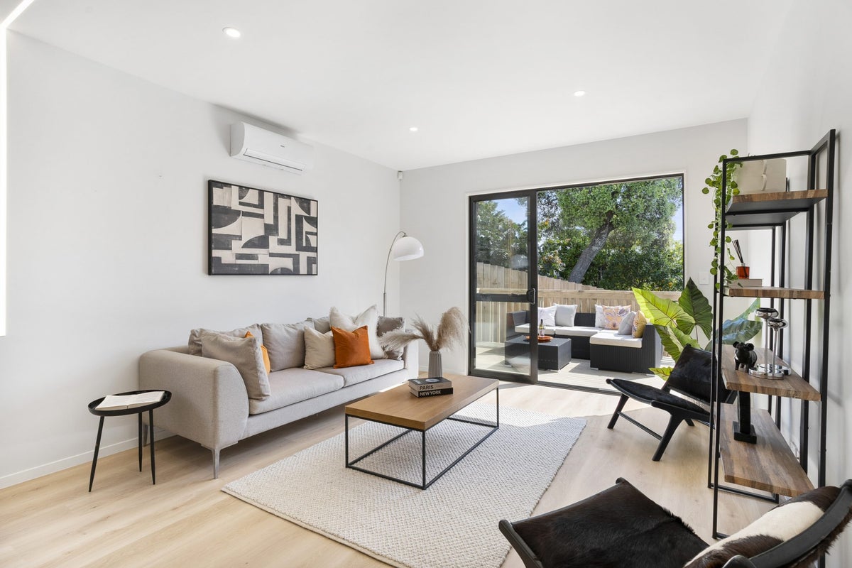 36 Weldene Avenue, Glenfield, Auckland - Carousel 1