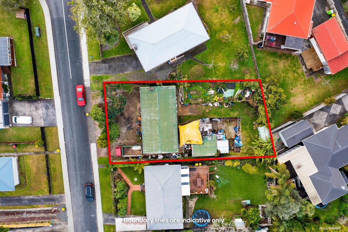 3 Firle Place, Green Bay, Auckland - Carousel 2