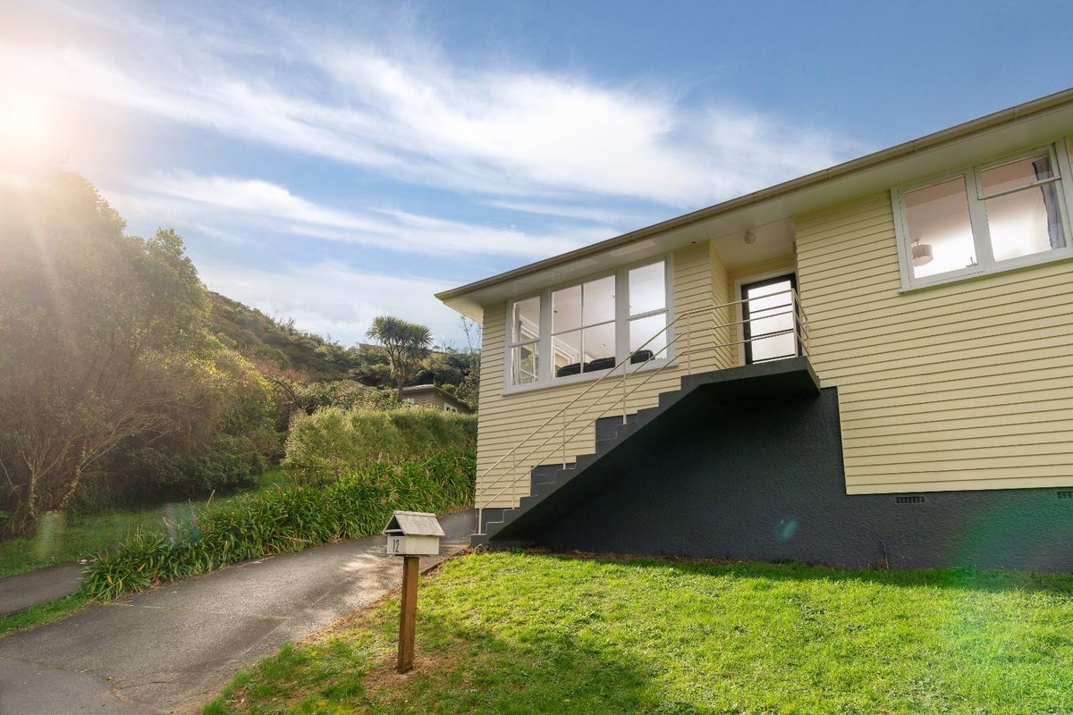 12 Tobruk Street, Karori, Wellington - Carousel 20