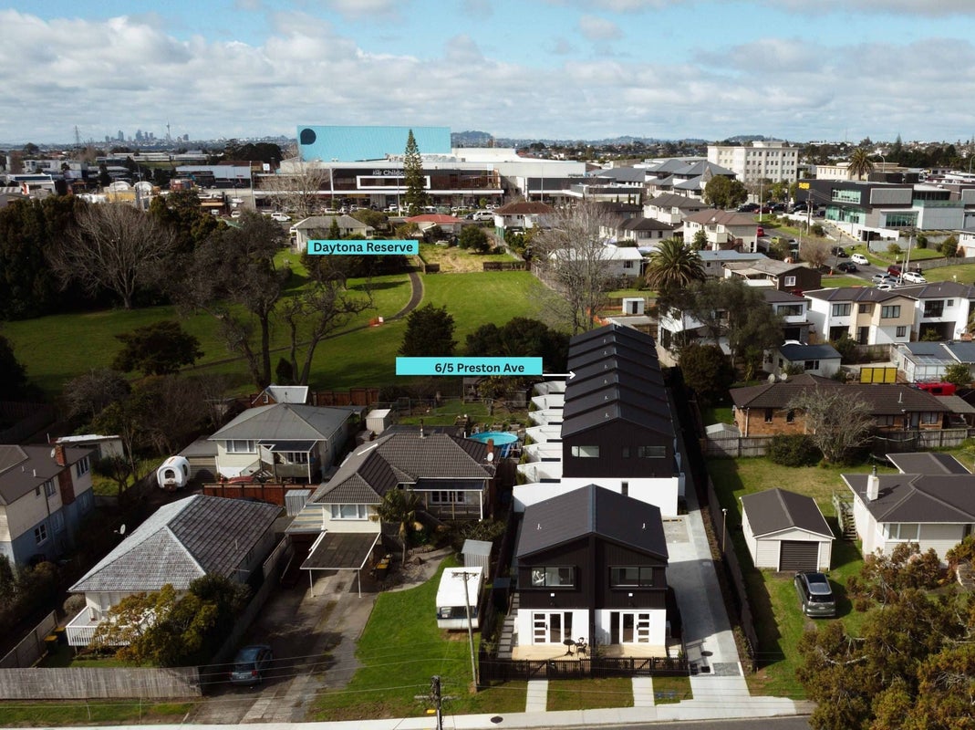 6/5 Preston Avenue, Henderson, Auckland - Carousel 11