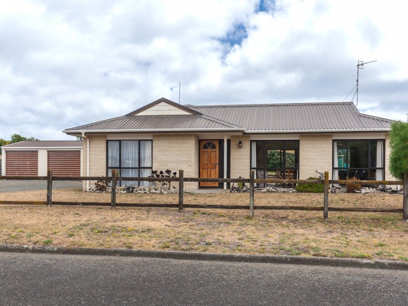 17 Rua Avenue, Waitarere Beach, Levin - Carousel 1