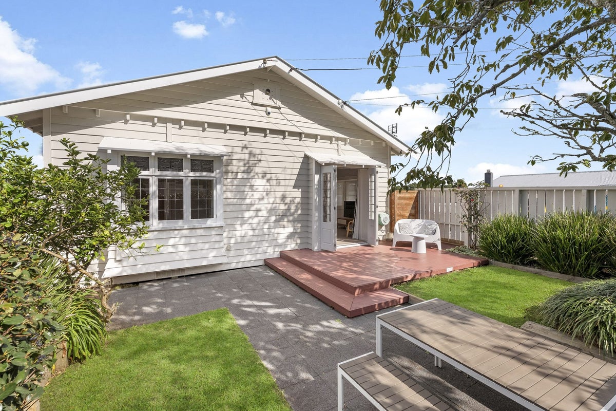 22 Highland Road, Mount Albert, Auckland - Carousel 1