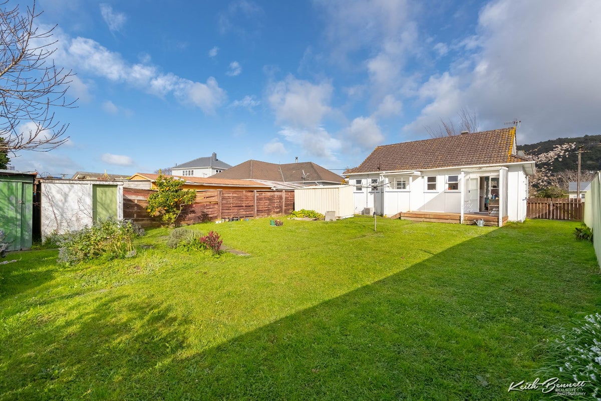 8 Milne Crescent, Taita, Lower Hutt - Carousel 1