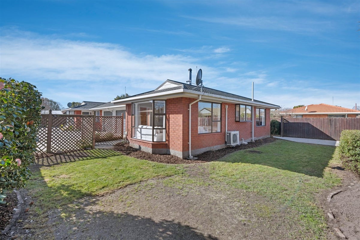 2/39 Solomon Avenue, Redwood, Christchurch - Carousel 2