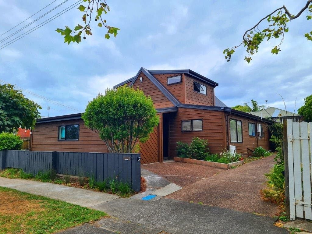 1/4 North Avenue, Narrow Neck, Auckland - Carousel 1