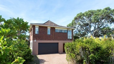 1/7 Scarboro Terrace, Murrays Bay, Auckland - Carousel 1