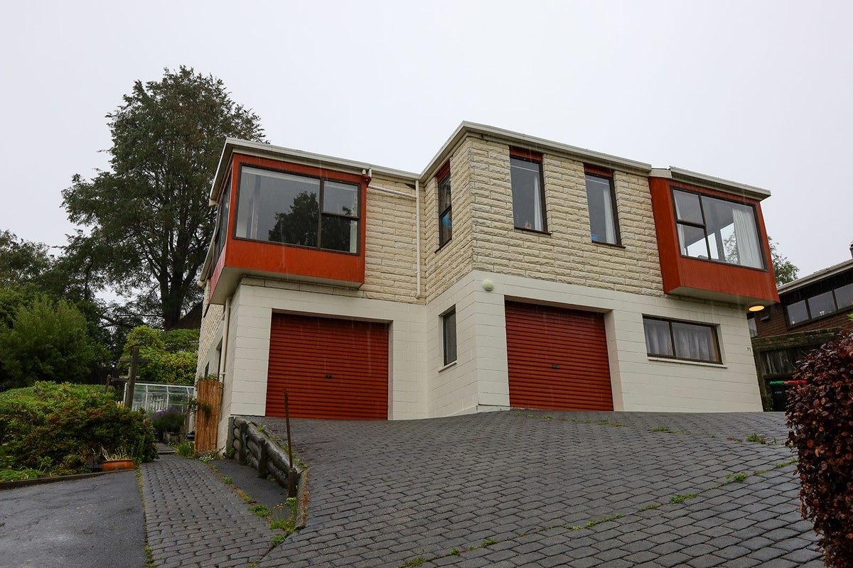 71 Glenross Street, Glenross, Dunedin - Carousel 1
