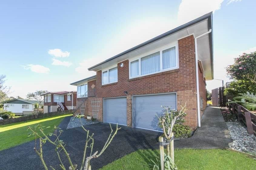 77 Lantana Road, Green Bay, Auckland - Carousel 1