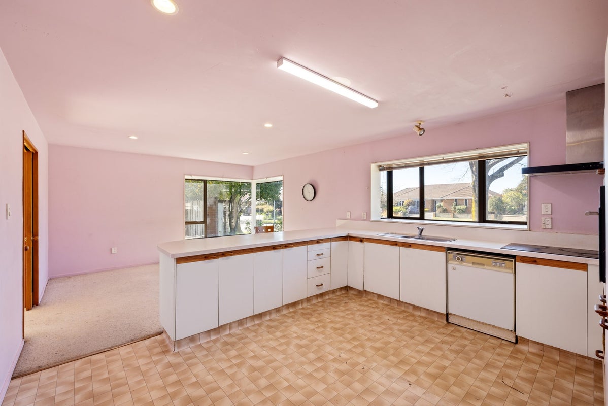 13 Broadfell Avenue, Avonhead, Christchurch - Carousel 2